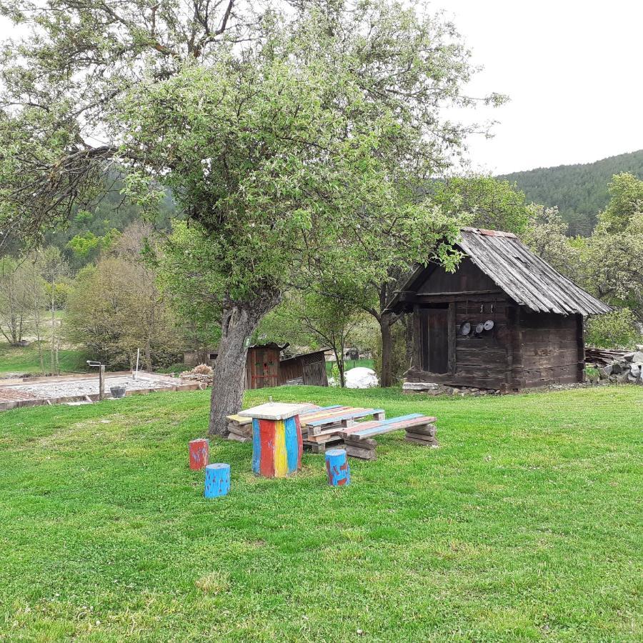 Vila Kuca Karajic Kremna Exteriér fotografie